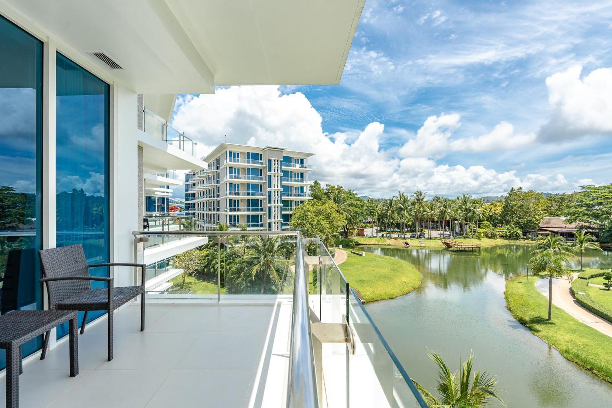 Splash Beach Resort, Maikhao Phuket - Sha Extra Plus Παραλία Μάι Κάο Εξωτερικό φωτογραφία Balcony view of the golf course at The Ivy at River Ranch