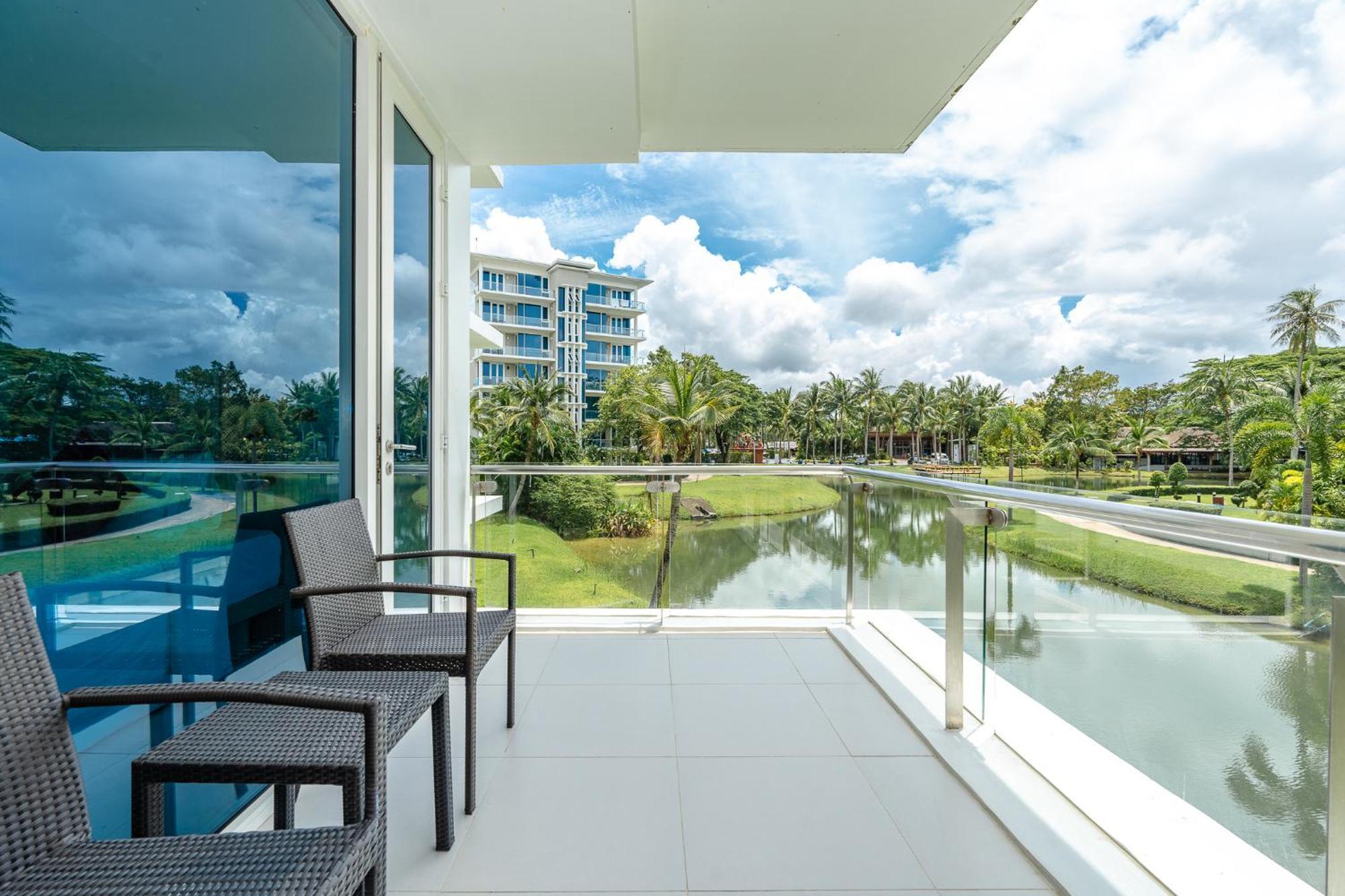 Splash Beach Resort, Maikhao Phuket - Sha Extra Plus Παραλία Μάι Κάο Εξωτερικό φωτογραφία Balcony of a condo in Florida