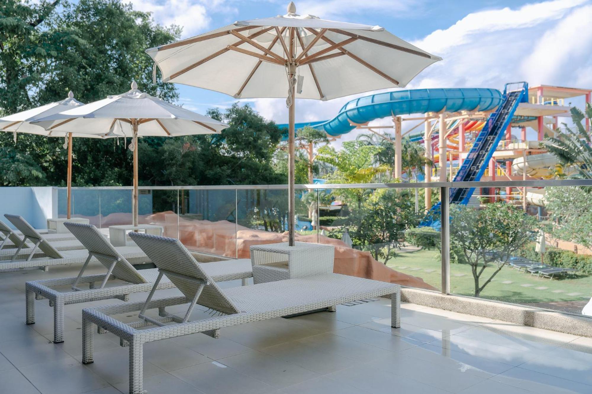 Splash Beach Resort, Maikhao Phuket - Sha Extra Plus Παραλία Μάι Κάο Εξωτερικό φωτογραφία The water park