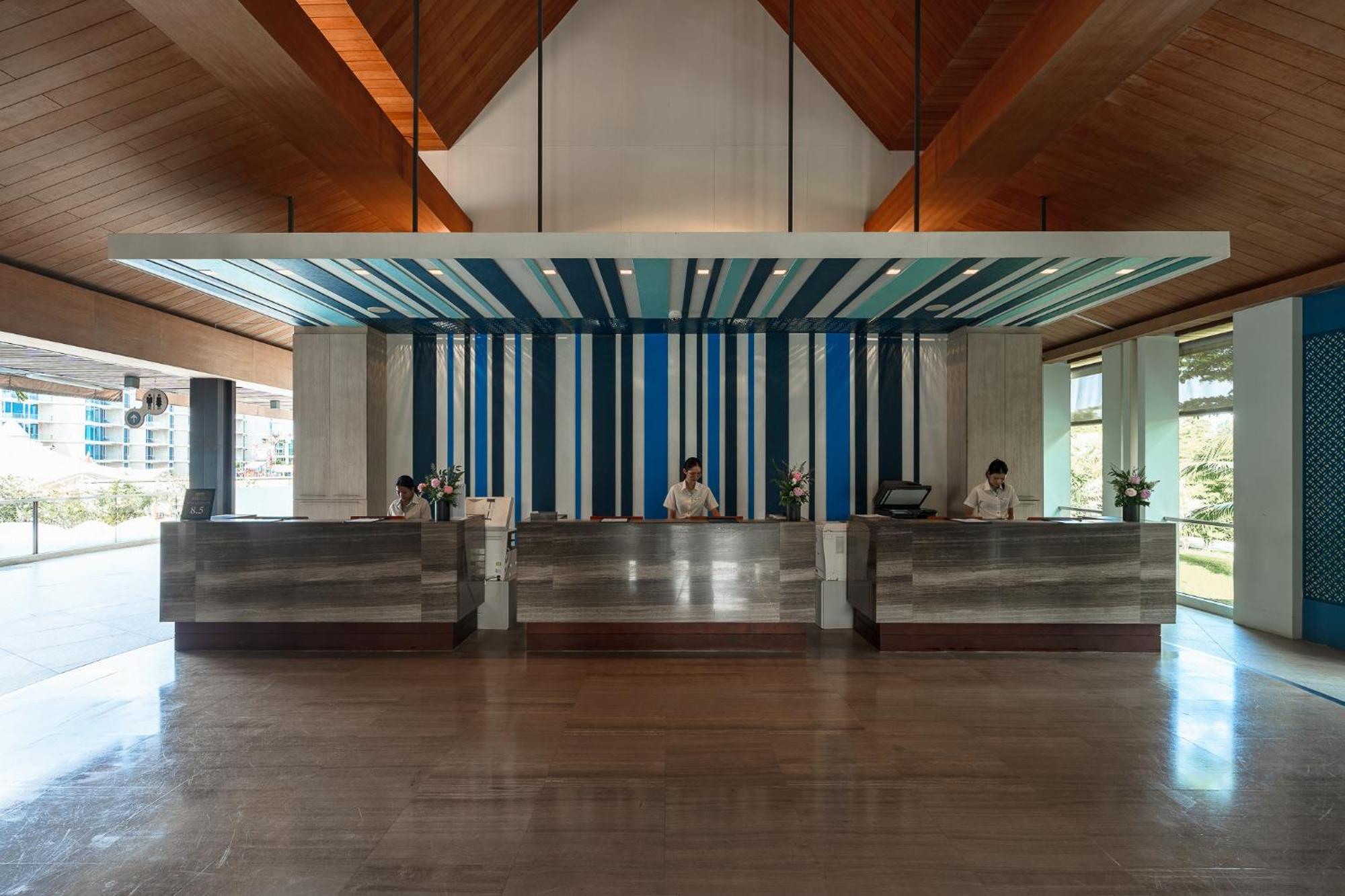 Splash Beach Resort, Maikhao Phuket - Sha Extra Plus Παραλία Μάι Κάο Εξωτερικό φωτογραφία The lobby of the hotel
